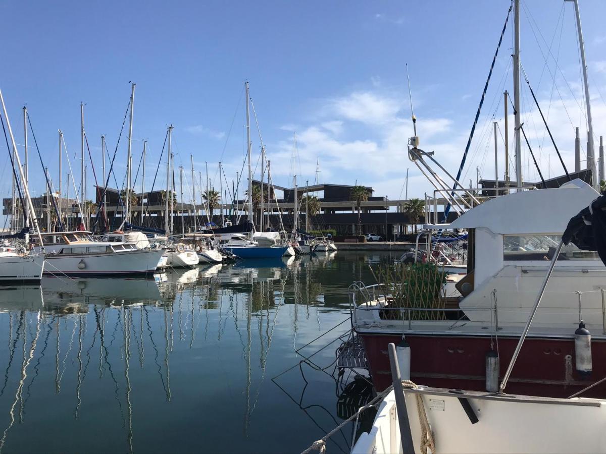 Hospedaje Dado De Baja Badalona Buitenkant foto