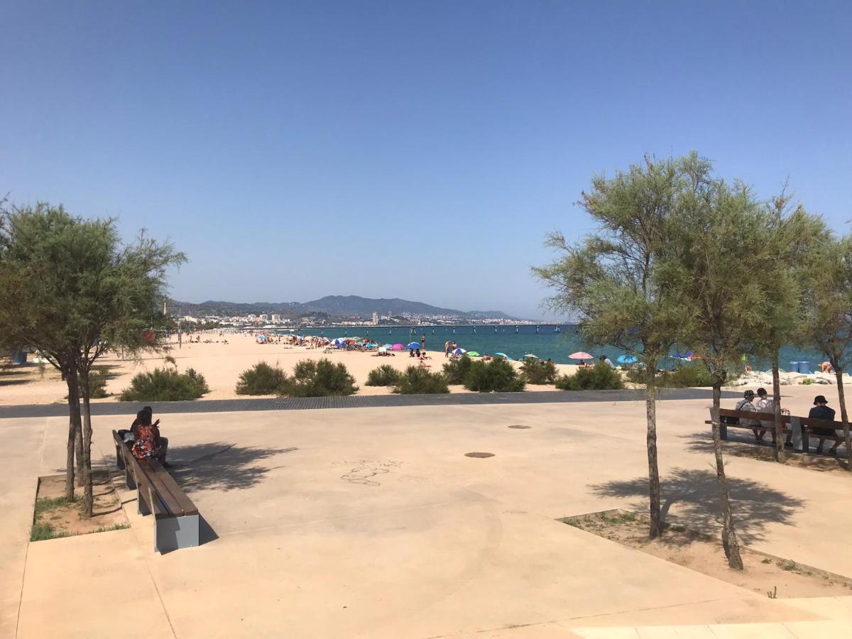 Hospedaje Dado De Baja Badalona Buitenkant foto