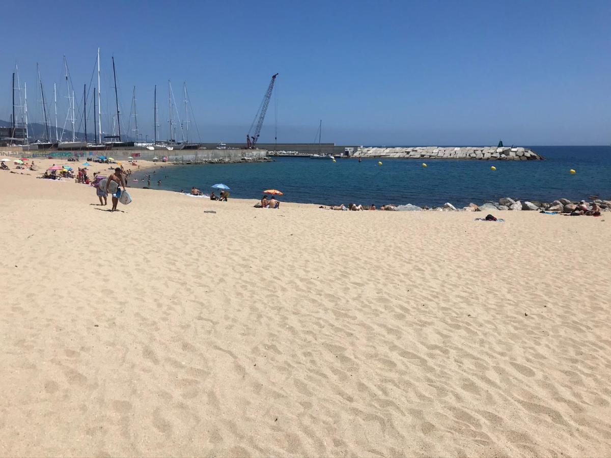 Hospedaje Dado De Baja Badalona Buitenkant foto
