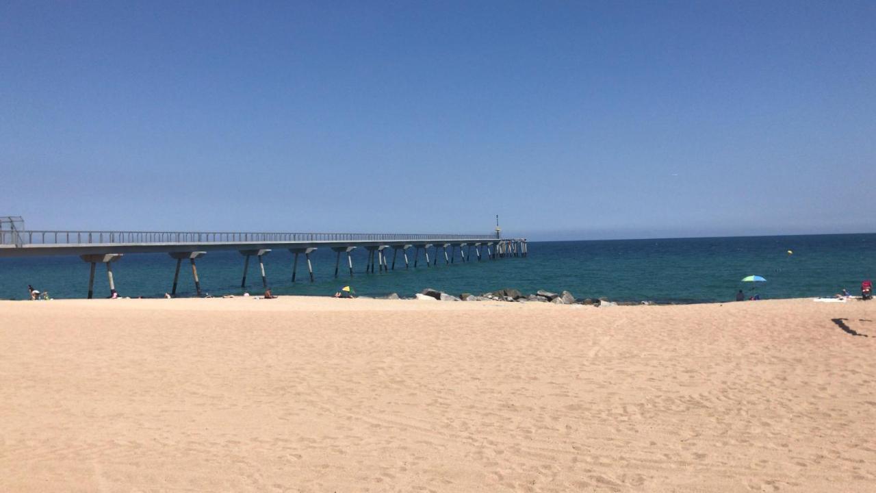 Hospedaje Dado De Baja Badalona Buitenkant foto