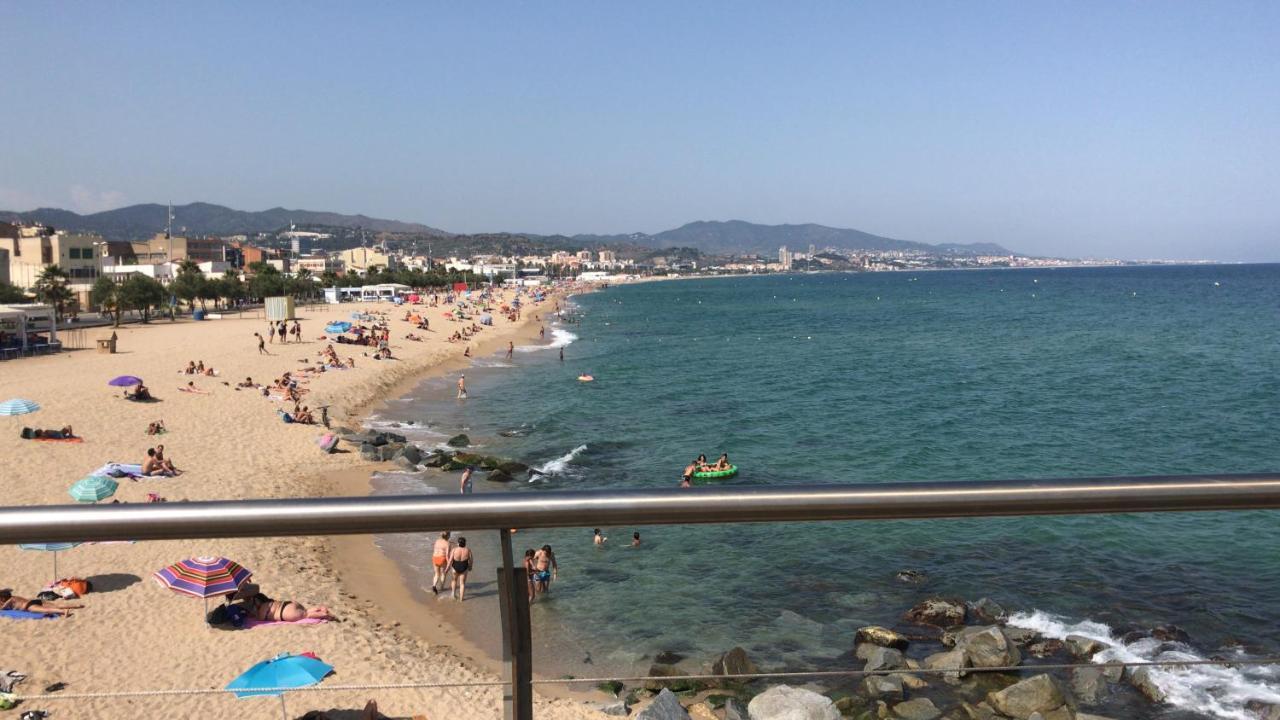 Hospedaje Dado De Baja Badalona Buitenkant foto