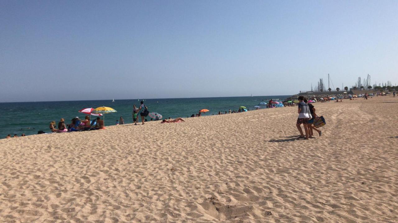 Hospedaje Dado De Baja Badalona Buitenkant foto