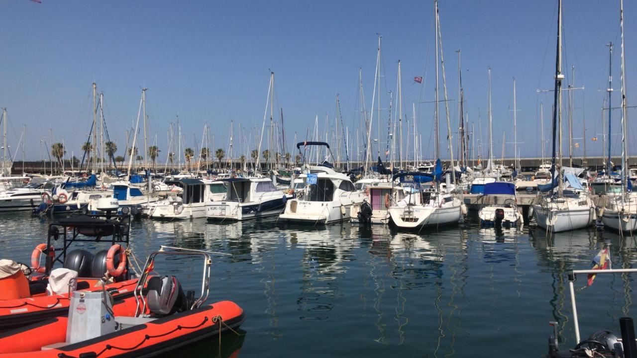 Hospedaje Dado De Baja Badalona Buitenkant foto