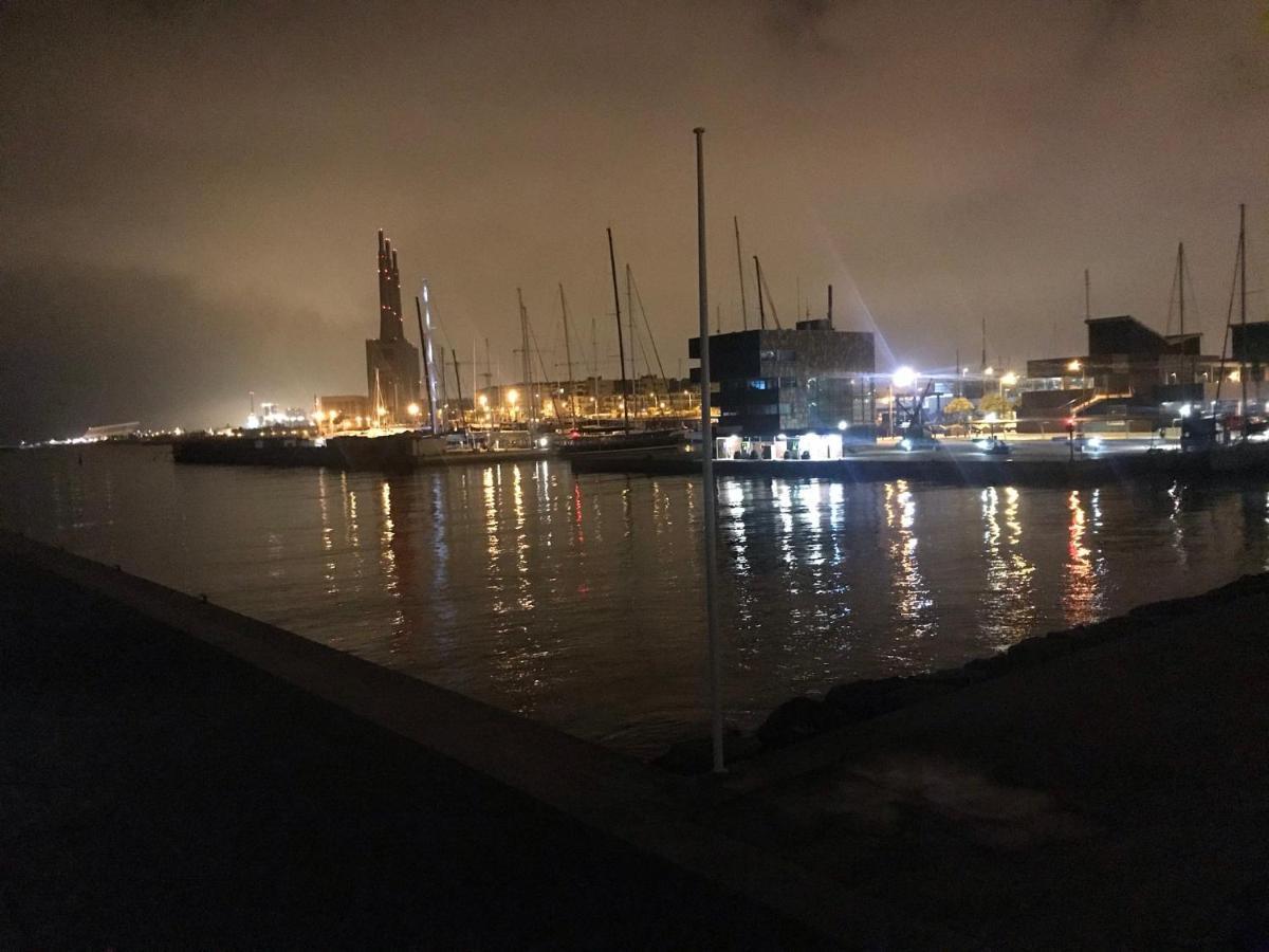 Hospedaje Dado De Baja Badalona Buitenkant foto