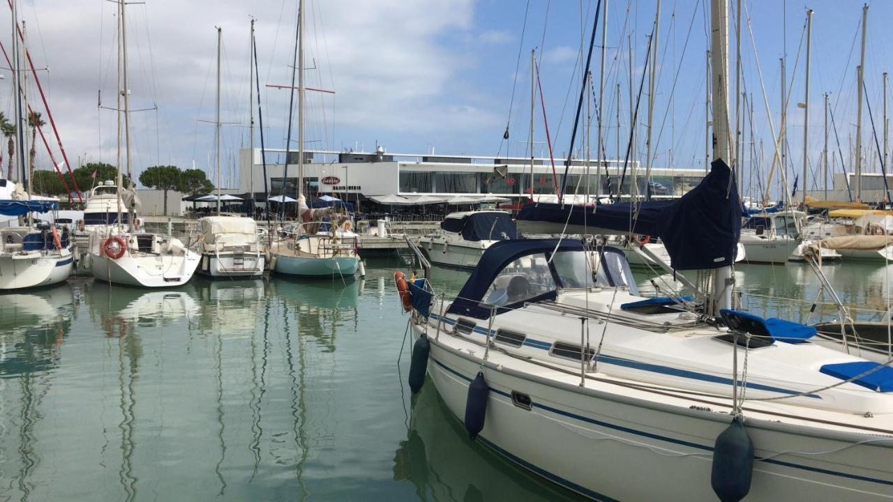 Hospedaje Dado De Baja Badalona Buitenkant foto