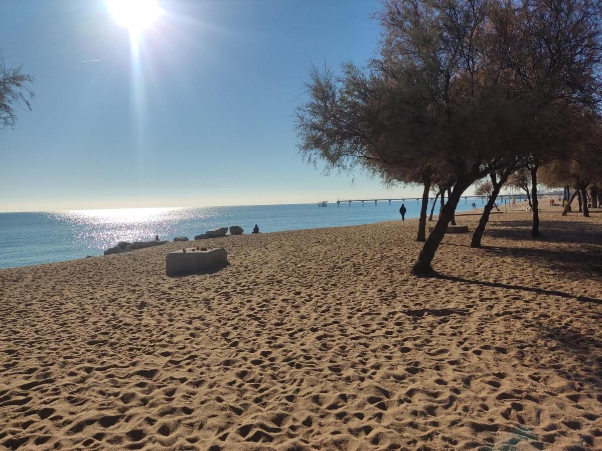Hospedaje Dado De Baja Badalona Buitenkant foto