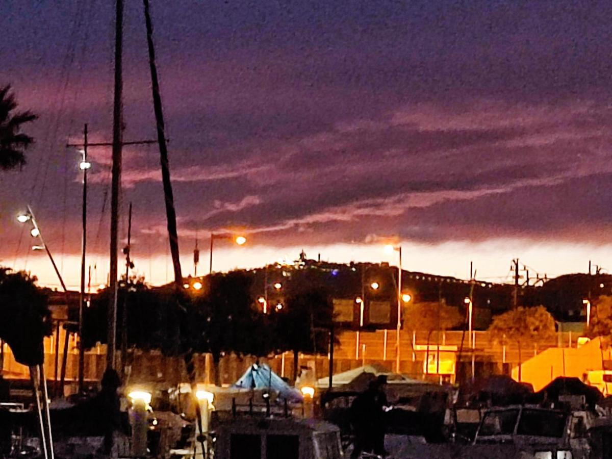 Hospedaje Dado De Baja Badalona Buitenkant foto