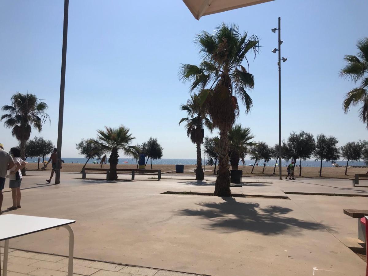 Hospedaje Dado De Baja Badalona Buitenkant foto
