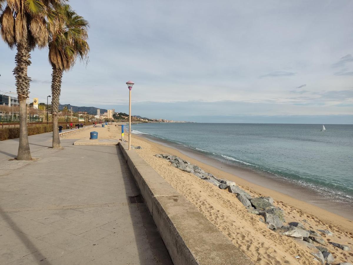 Hospedaje Dado De Baja Badalona Buitenkant foto