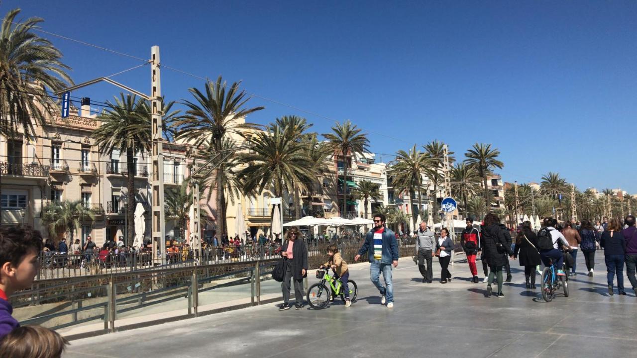 Hospedaje Dado De Baja Badalona Buitenkant foto