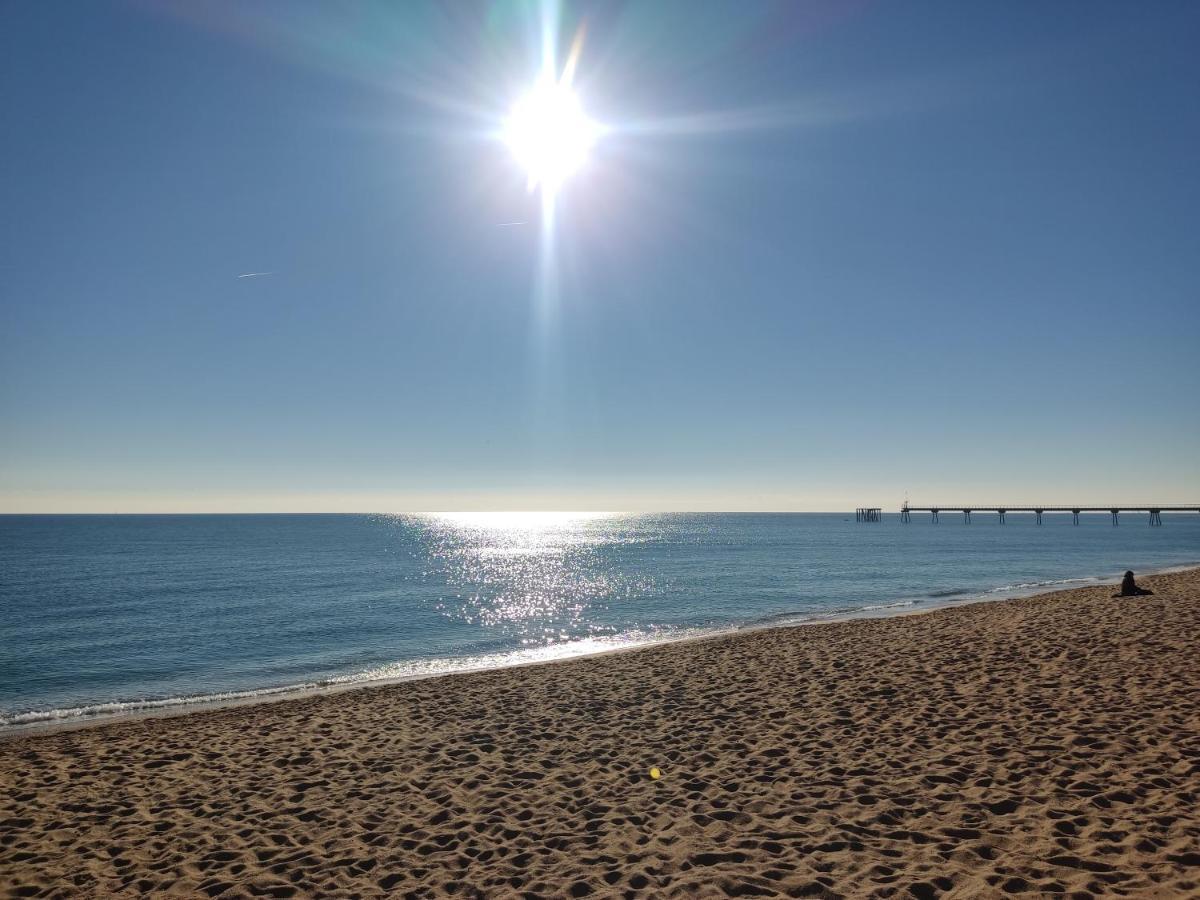 Hospedaje Dado De Baja Badalona Buitenkant foto